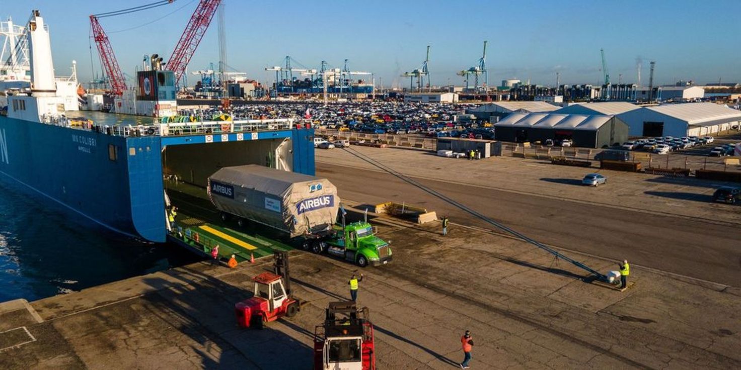 Transport of two satellite containers by the MN Colibri